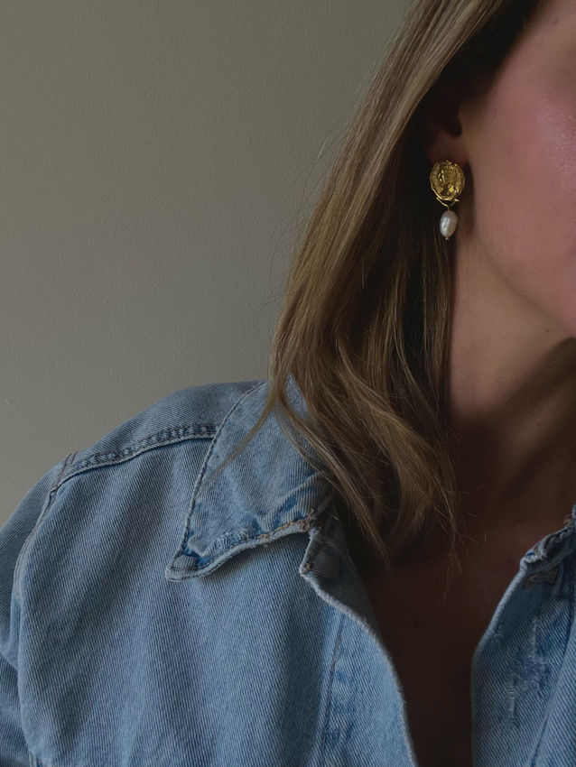 Picture of Iris Pearl Earrings